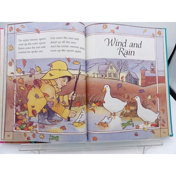 My Best Bear Hug Reading Textbook DC Heath & Co Publ. ©1993 24 Stories - Picture 9 of 11